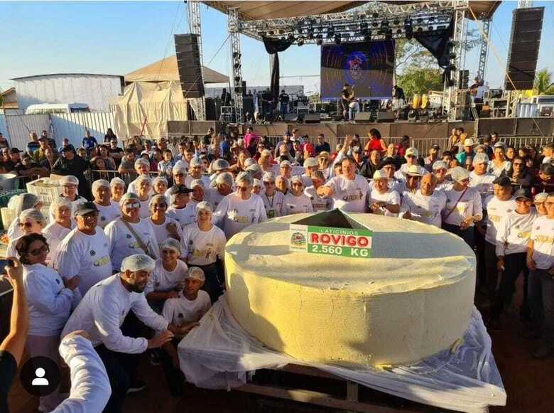 Indústria de Mato Grosso Produz o Maior Queijo Frescal do Brasil na Festa do Queijo