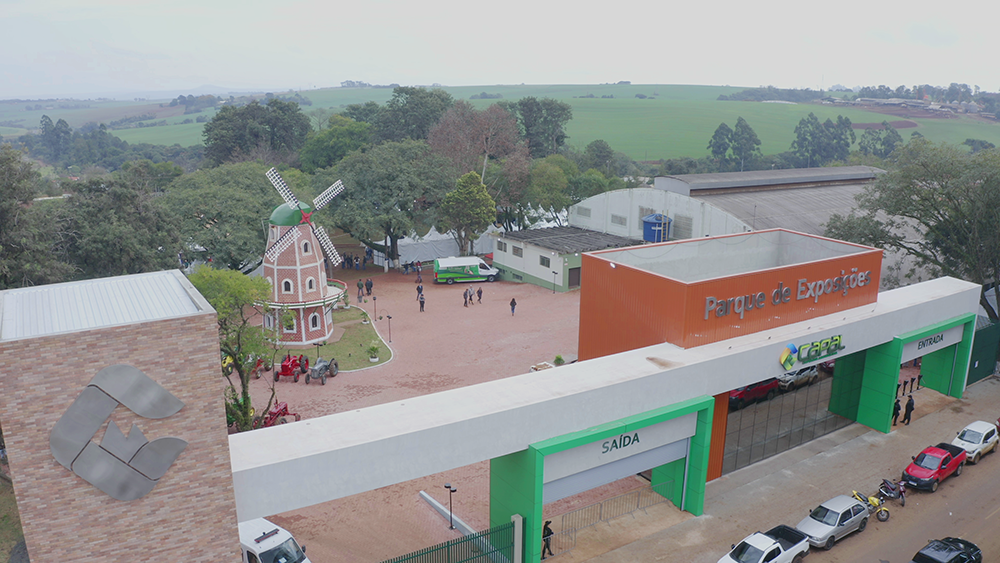 Cooperativa Capal executa revitalização de parque que sedia a Expoleite