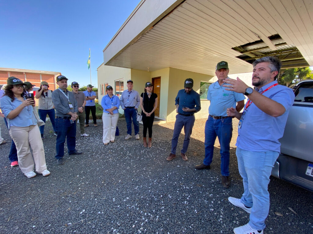 Castrolanda-e-vitrine-de-sustentabilidade-para-visitantes-internacionais-da-RTRS-2025-scaled
