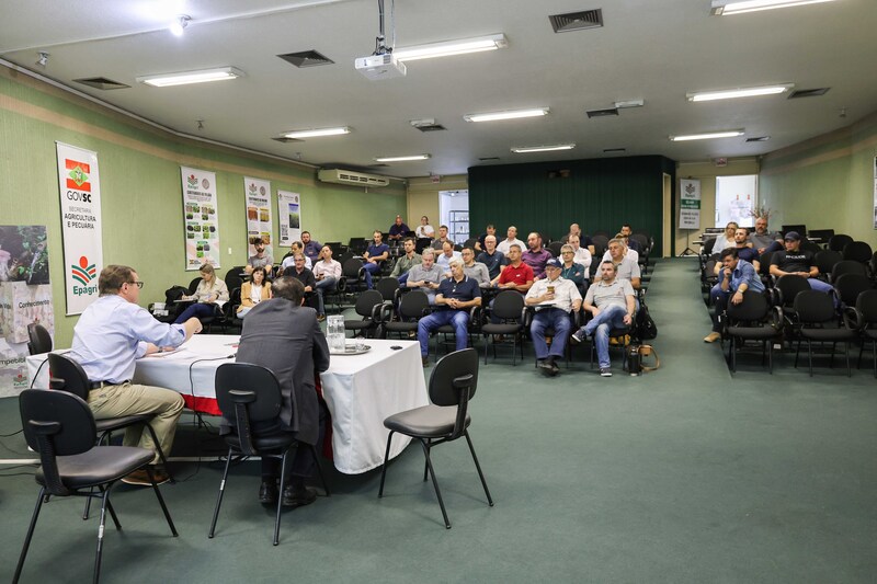 Faesc e Conseleite cobram ações do governo para frear crise na cadeia produtiva do leite