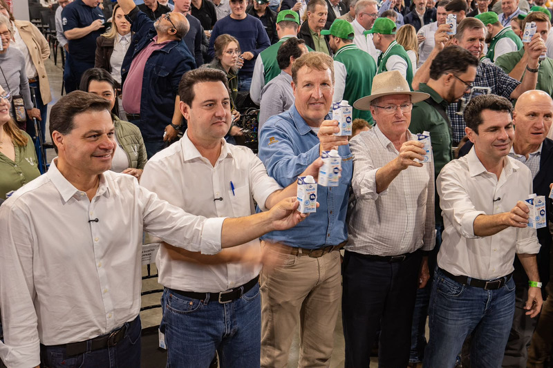 Agroleite 2026 abre oficialmente com anúncio do curso de Medicina Veterinária e R 215 milhões em investimentos