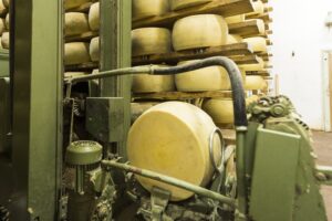 Por que a Rar Gastronomia tem investido em robôs queijeiros desde 1999?